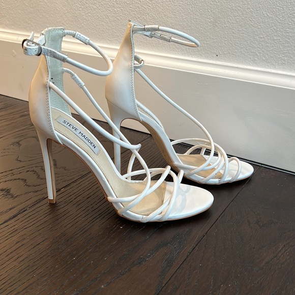Steve Madden White Patent Satya Sandal Heels - Picture 2 of 5